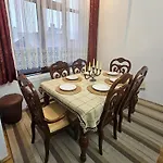 Coquette In Old Town Apartment *