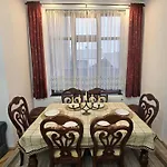 Coquette In Old Town Apartment *