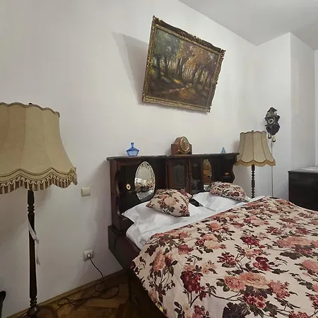 Coquette In Old Town *