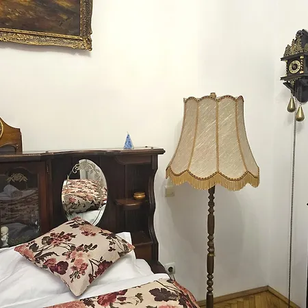 Coquette In Old Town Apartament
