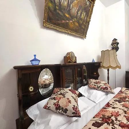 Coquette In Old Town Apartament